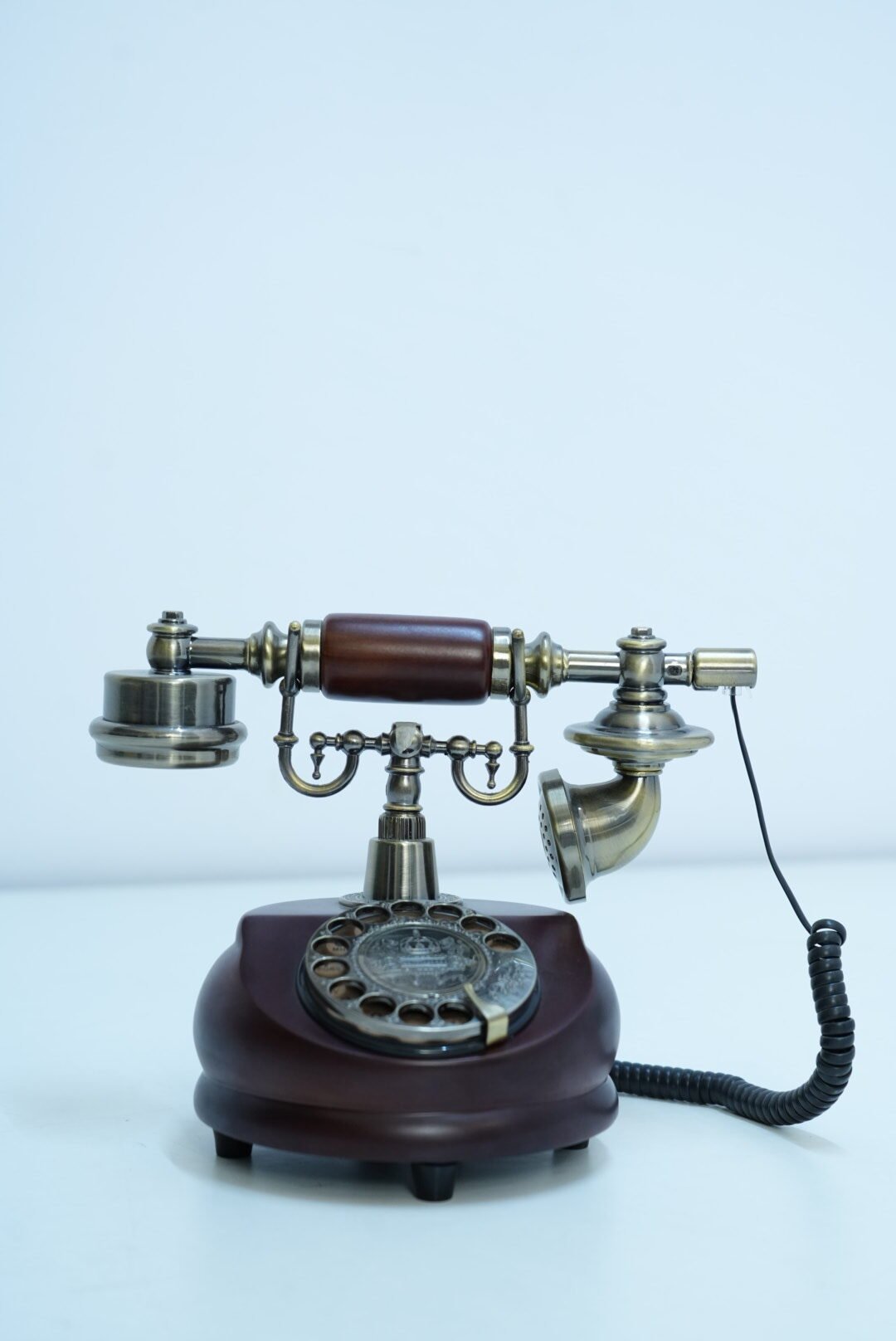Telephone - Image 4